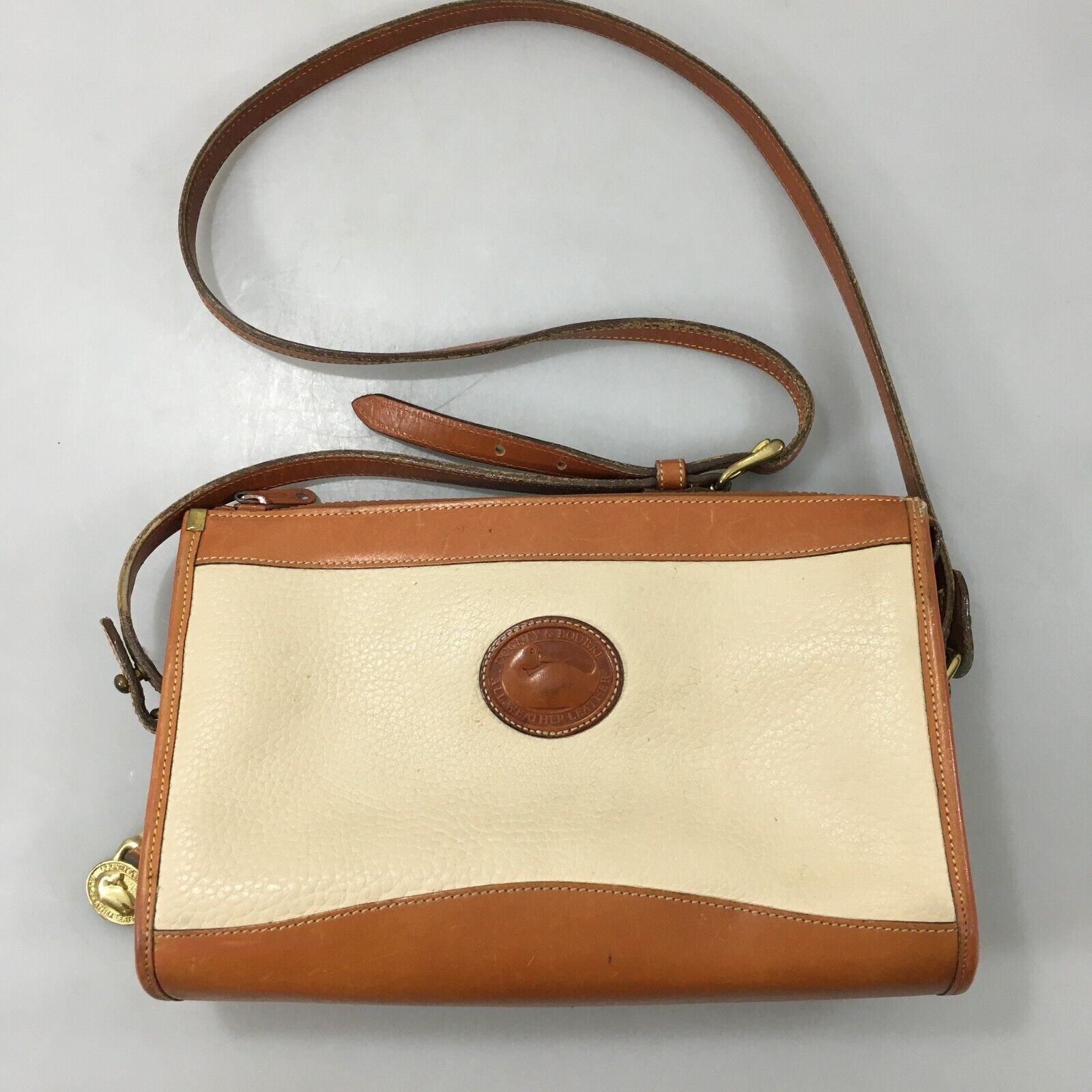 Dooney & Vintage Cream Shoulder hotsell bag