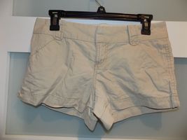 OLD NAVY KHAKI 100% COTTON SHORTS SIZE 2 WOMEN'S - $14.40