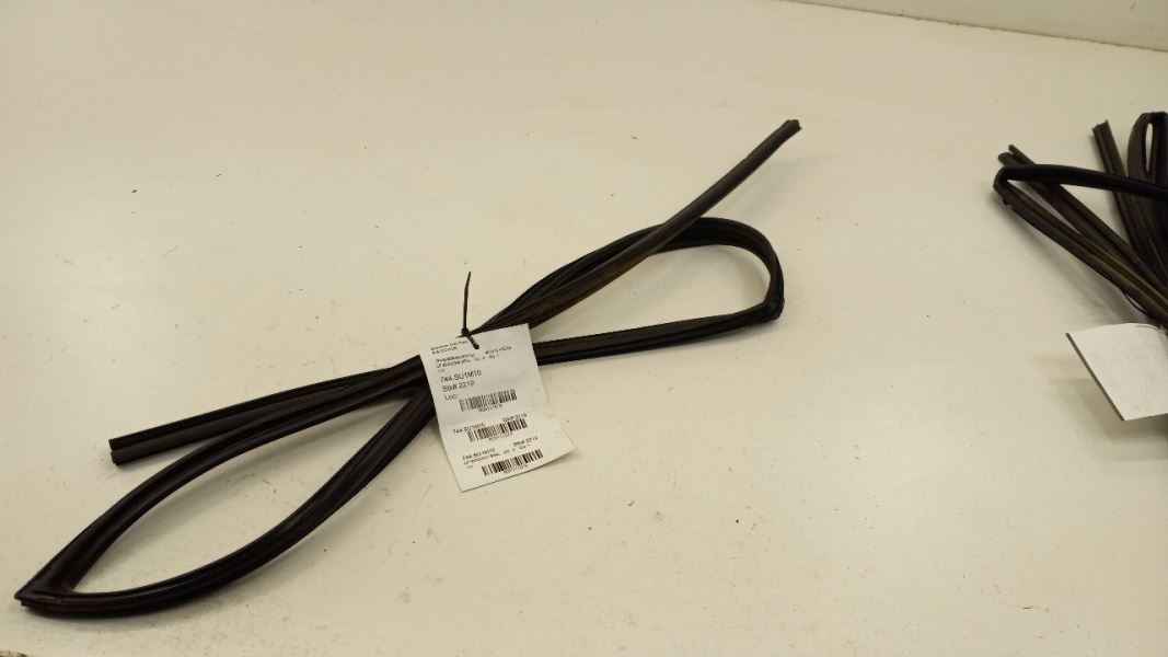 Subaru Impreza Door Glass Window Seal Rubber Left Driver Front 2008 2009... - $49.79