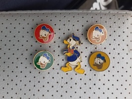 Donald Duck pins Disney Vintage Badges 1980s Disneyana Walt Disney Memorabilia R - £14.87 GBP