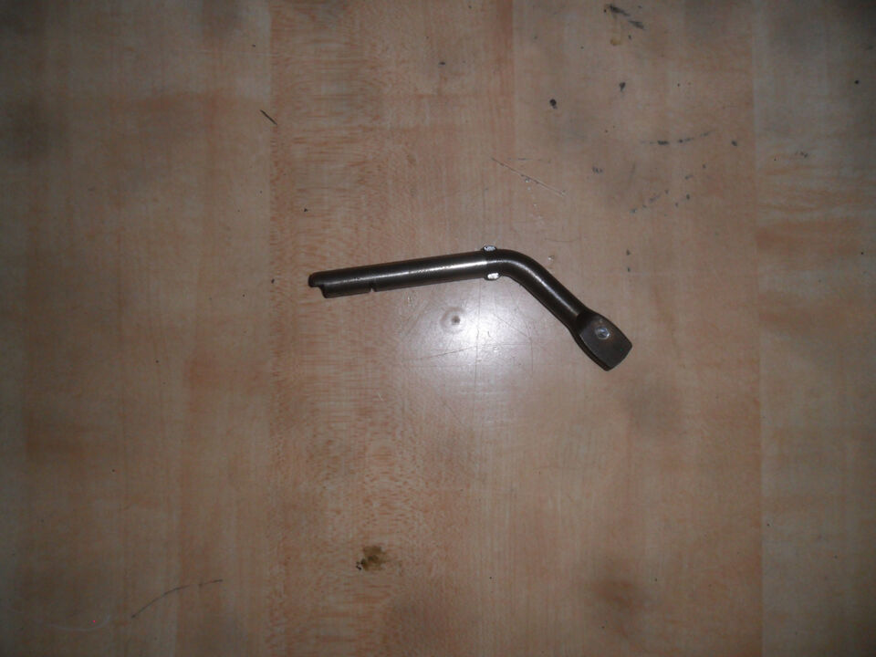 HONDA GX270 240 16541-ZE2-010 Shaft- Governor Arm - $11.99