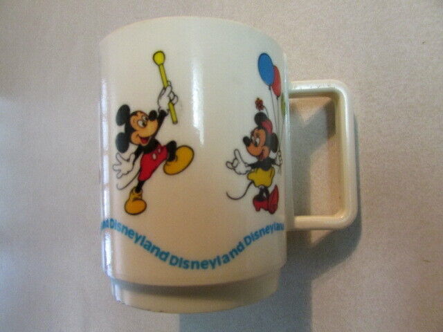 DISNEYLAND PARADE PLASTIC DRINKING MUG CUP MICKEY MINNIE DONALD GOOFY PL... - $4.94