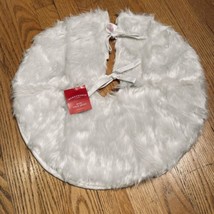 Wondershop Mini Tree Skirt 18” Plush White NWT - £5.65 GBP