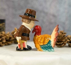 Thanksgiving Pilgrim With Axe Kissing Turkey Ceramic Salt and Pepper Shakers Set - £13.56 GBP