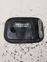 RL        2006 Fuel Filler Door 750225  - $832.95 MXN