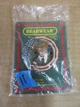 Boyds Bears Billy Bearyproud 26080 Bearwear Bear Wearable Pin  Box 1I - £9.49 GBP