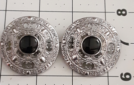Large Round Indian Cutout Pattern Clip-on Earrings Black Cabochon 1 .75&quot; 1980&#39;s - £7.82 GBP