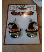 Witch Cat Earrings Trick or Treat Halloween wire earrings Cat Dangly NEW - $6.77 CAD