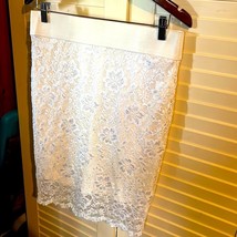 Maurices medium cream colored lace skirt - £9.23 GBP