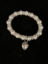 Faux Pearl Beaded Stretch Bracelet w/Silvertone Accents &amp; Silvertone Heart Charm - £3.72 GBP