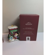 2017 Hallmark QXC1703 &quot;Christmas Shop&quot; KOC EVENT,  Glass Ornament - $846.75 MXN