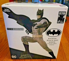 Icon Heroes DC BATMAN 80TH Black And White FYE Exclusive Statue 194/500 - £79.74 GBP