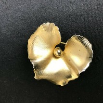 Vintage Giovanni Leaf/Flower Brooch 1.75&quot; x 2&quot; - £16.25 GBP