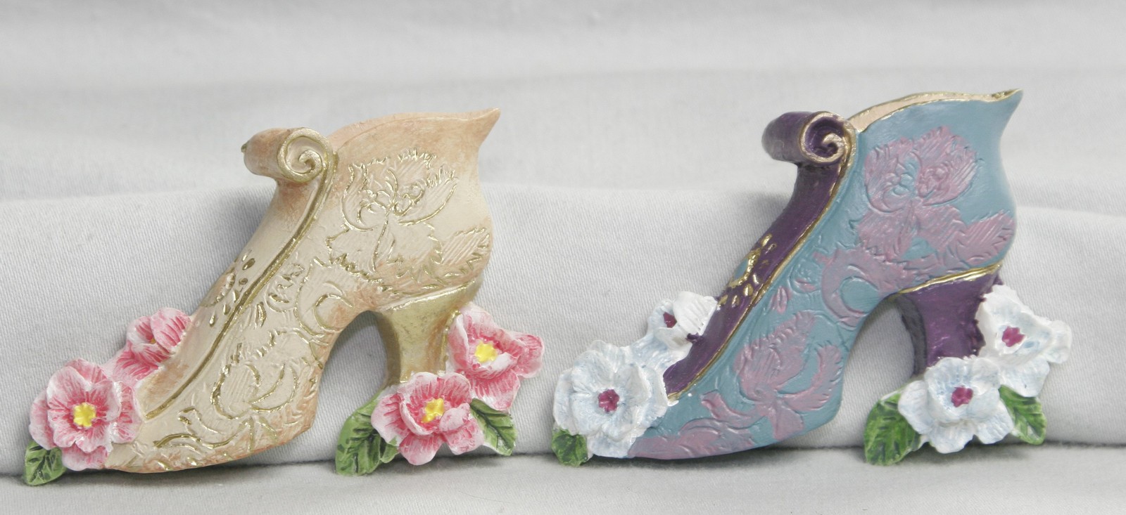Victorian Ceramic Shoes Refrigerator Magnets 2 Lot #1526 - $6.11