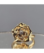 Avon 3D Rose Ring Bright Gold Tone Crystal Center Sz 5.5 Figural Flower - $278.75 MXN