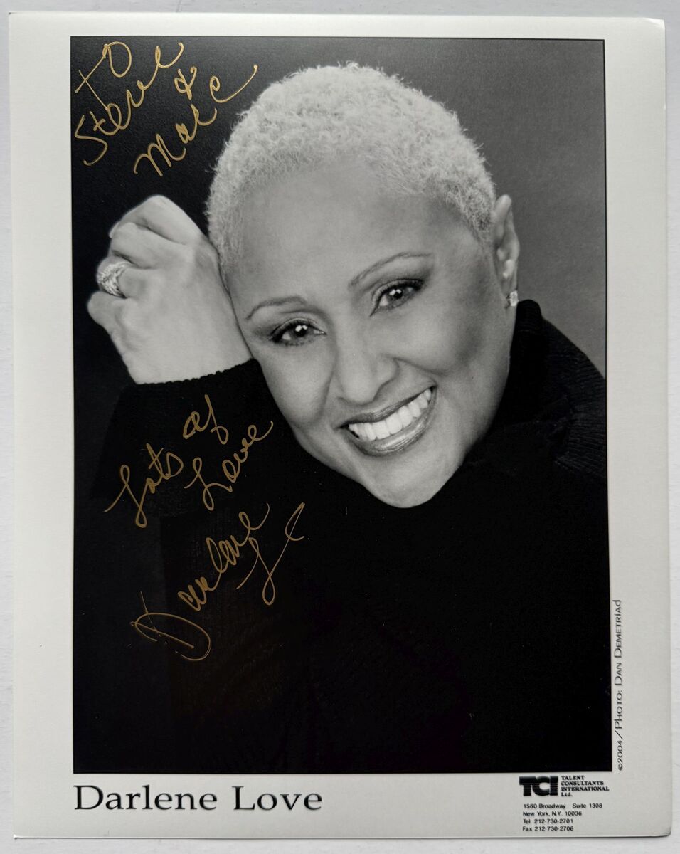 Darlene Love Autographed Glossy 8x10 Photo - $14.00
