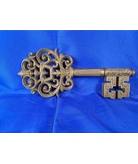 VINTAGE 18&quot; GOLD SKELETON KEY CROWN MCM WALL HOLLYWOOD REGENCY RETRO DECOR  - $970.08 MXN