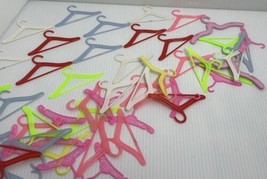 Lot Of Vintage Barbie Ken Mattel Clothes Clothing Hangers Many Colors Bl... - £10.68 GBP