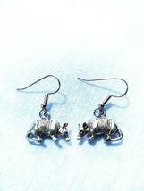 3D Armadillo Animal Charms Usa Cast Silver Pewter Dangling Pair Of Earrings - £7.86 GBP