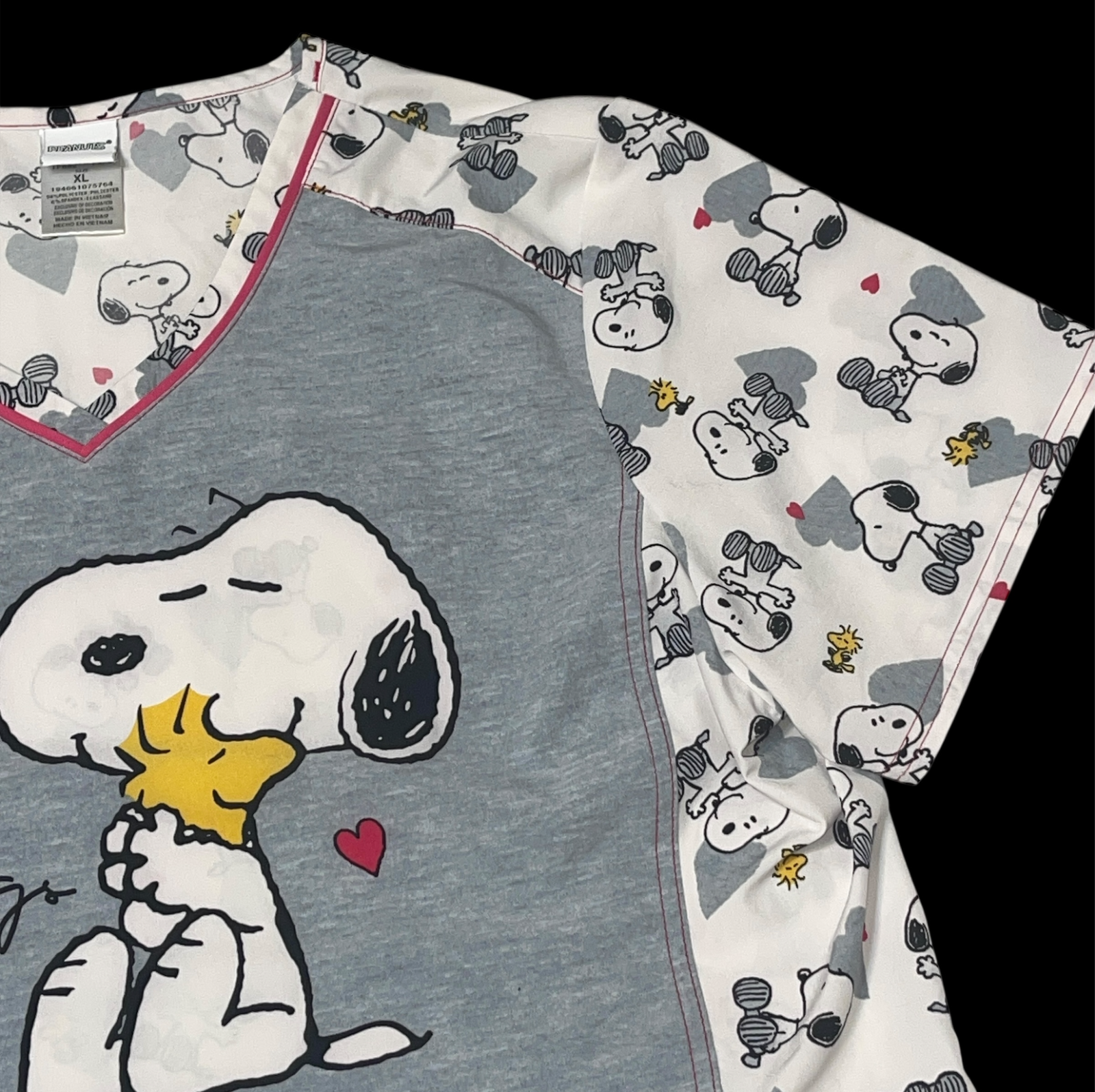 Peanuts Scrub Top Size XL Stretch Snoopy Woodstock Free Hugs Hearts White Love Item image 5
