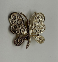 Gerrys  Butterfly 1&quot; Brooch Pin Gold Tone Solid Wings Embossed Swirls Vintage - £7.78 GBP