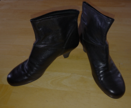 NINE WEST LADIES BLACK SOFT LEATHER ANKLE BOOTS-10M-2.5&quot; HEEL-PULL ON-NICE - £14.90 GBP