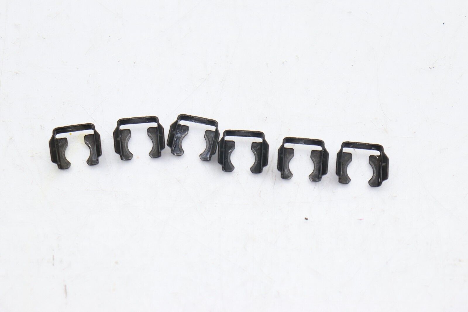 BMW M54B25 2.5L FUEL RAIL INJECTORS BRACKETS CLIPS CLAMPS SET OF 6 E1873 - $34.36