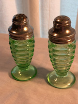 Five Concentric Rings Depression Glass Shakers - £19.51 GBP