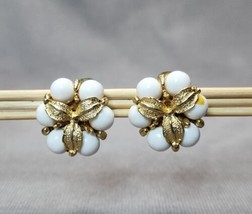 Vintage Mid-Century Gold-tone Trefoil Leaf &amp; White Beads Clip-on Stud Earrings - £14.21 GBP