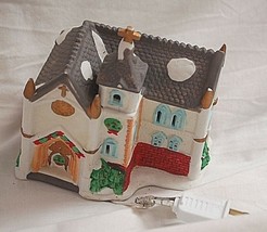 Classic 1996 Porcelain Church Christmas Village House 2 Story Lighted Wo... - $461.62 MXN