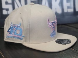 Mitchell &amp; Ness Dynasty Chicago Bulls Beige White/Pink Fitted Men&#39;s Hat size 8 - £26.16 GBP