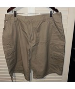 HW New York khaki cargo shorts size 40 - $18.84 CAD
