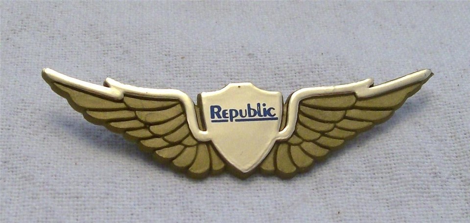 Vintage Republic Airlines Junior Jr Pilot Wings Plastic Made in Taiwan - $5.93