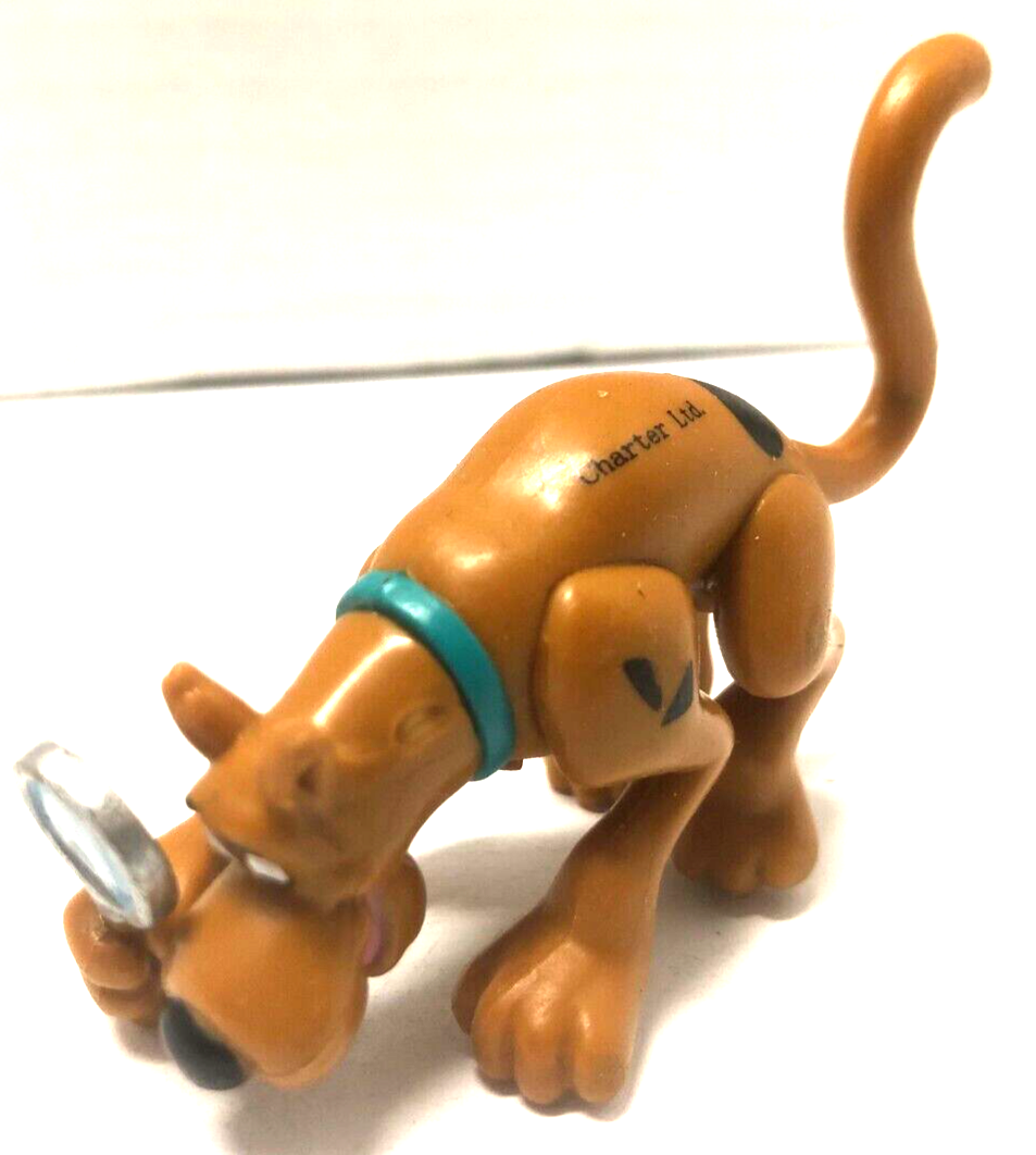 Scooby Doo Hunting for Clues with Magnifying Glass 3&quot; Long PVC Figure - $4.95