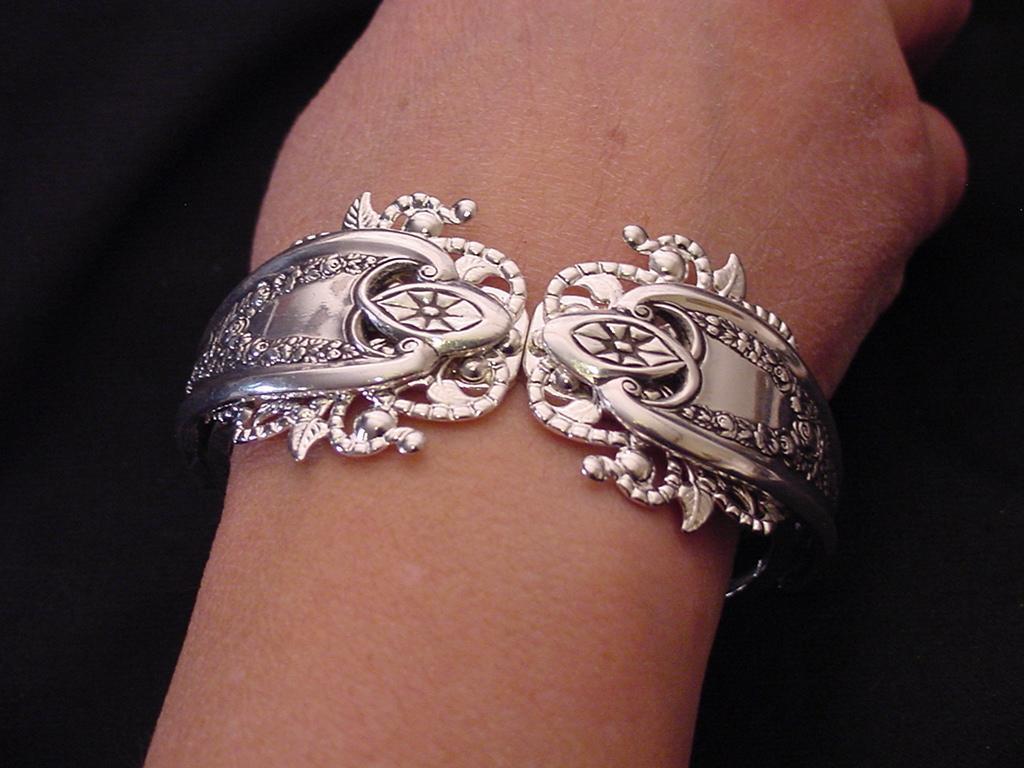 ANTIQUE OLD COLONY HINGED CUFF BRACELET TRIPLE PLATED SILVER FORKS! - $67.54