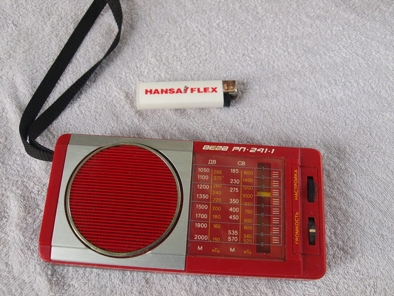 VINTAGE RUSSIAN USSR SOVIET AM LW PORTABLE RADIO VEGA RP 241 1 RED - $25.18