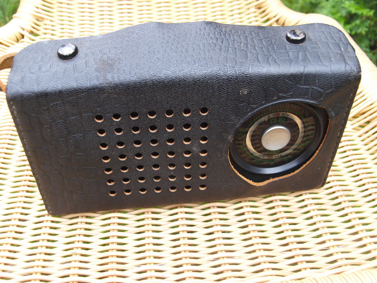 VINTAGE RUSSIAN USSR SOVIET AM LW PORTABLE RADIO SELGA 405 - $22.14