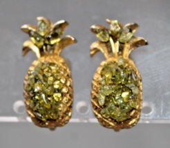 Vintage Pineapple Gold Tone Clip On Earrings Crushed Green Rhinestones - £15.39 GBP