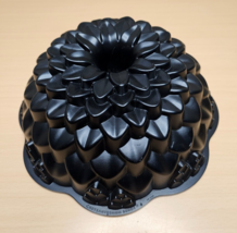 Nordic Ware Chrysanthemum Non-Stick Bundt Cake Pan Mold 10 Cup ~ Made in USA - £15.25 GBP