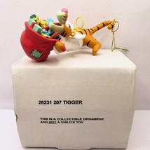 Christmas Magic Collectible Ornament Disney DCO Tigger (26231 207) - $216.57 MXN