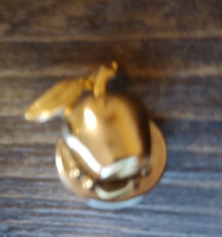 Gold Tone Small Apple Teachers Pin Hat Lapel Scatter Pinback - £5.51 GBP