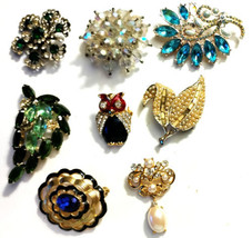 Lot of 8 Brooches Rhinestone Pearls Monet Other Stunning Brilliant Colors - $157.91