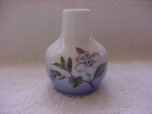 Royal Copenhagen-Denmark-small 2 1/2" floral vase-366-116 - $15.00