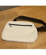 THIRTY ONE Classic Sling Bag COLORBLOCK Cream Fanny Pack Nylon - $365.15 MXN