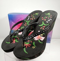 Steve Madden LEI Black Floral Sebring Rhinestones Flip Flops Wedge Sanda... - $29.69