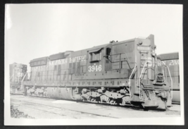 Vintage Southern Pacific SP 3946 DRS SD9 Locomotive Train Railroad B&amp;W Photo - £9.74 GBP