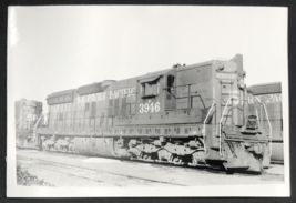 Vintage Southern Pacific SP 3946 DRS SD9 Locomotive Train Railroad B&amp;W Photo - £9.43 GBP