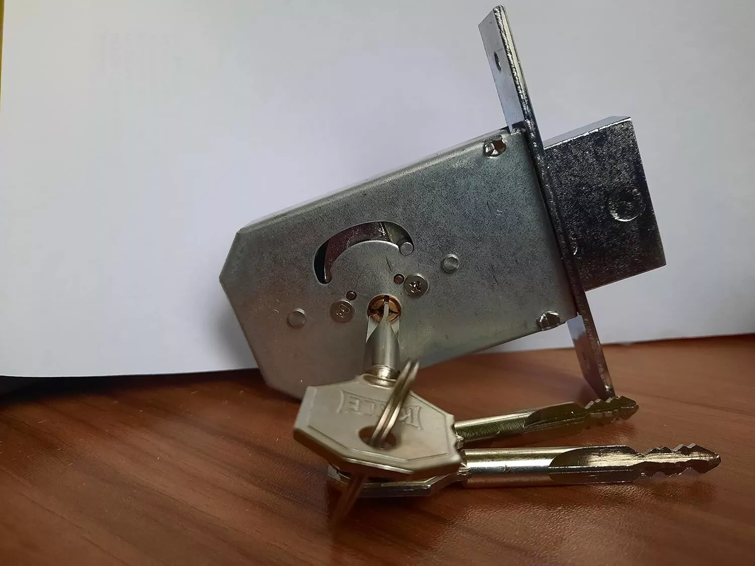 Kale Kilit 156F/Deadbolt/Crosskey Type Cylinder with 3 Keys - $410.07 MXN