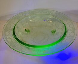 Green Uranium Cameo Ballerina 11" Bowl Three Footed image 2