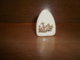 Miniature Iron Shapped  Vase , Oriental Design - $6.84 CAD